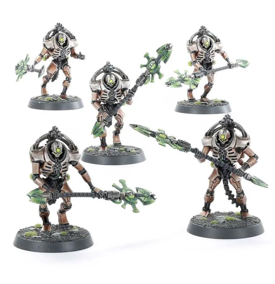 Necrons Triarch Praetorians from Warhammer 40,000, detailed miniature figures for tabletop gaming.