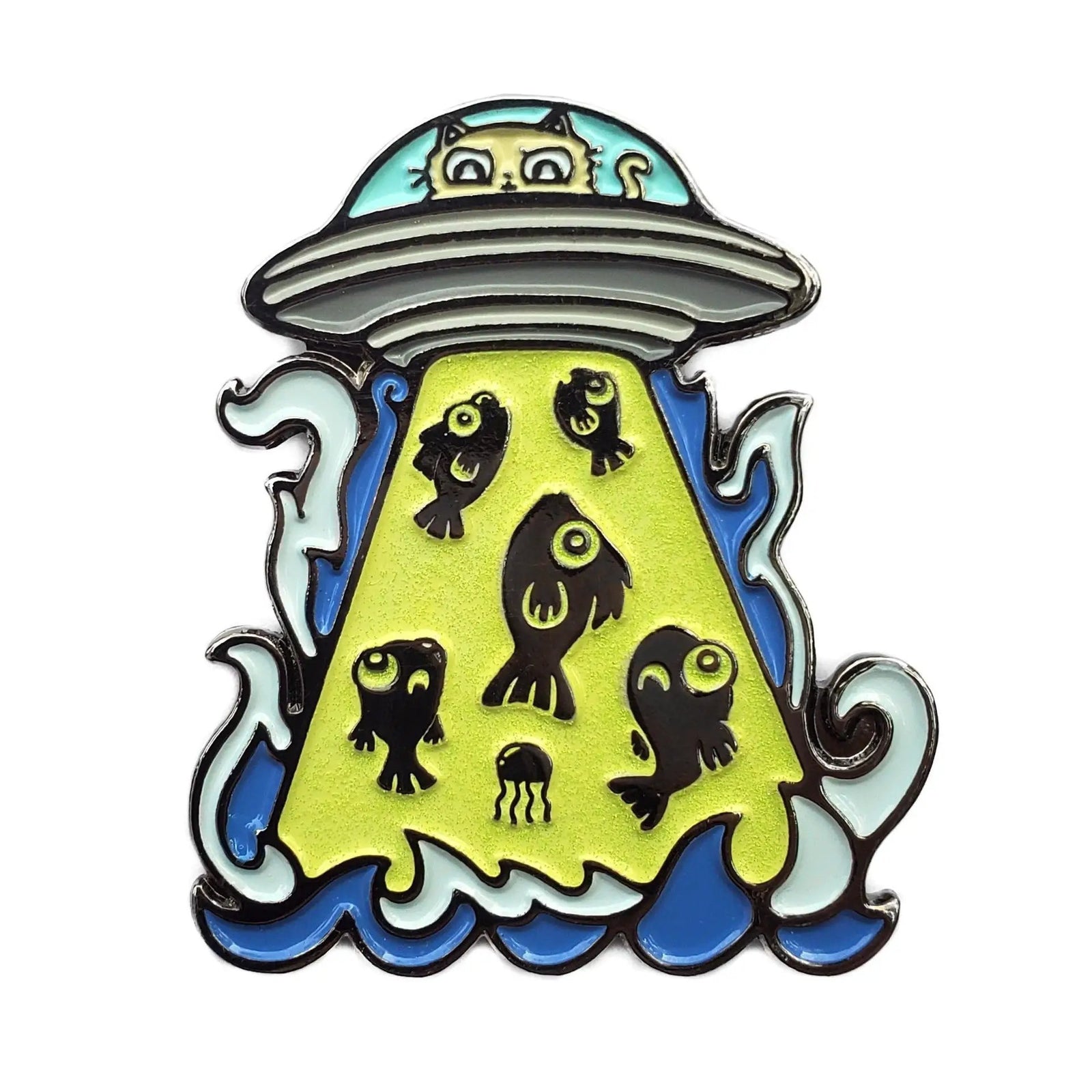 Kolorspun Glowing UFO cat golf ball marker showing a luminous UFO design on a golf course.