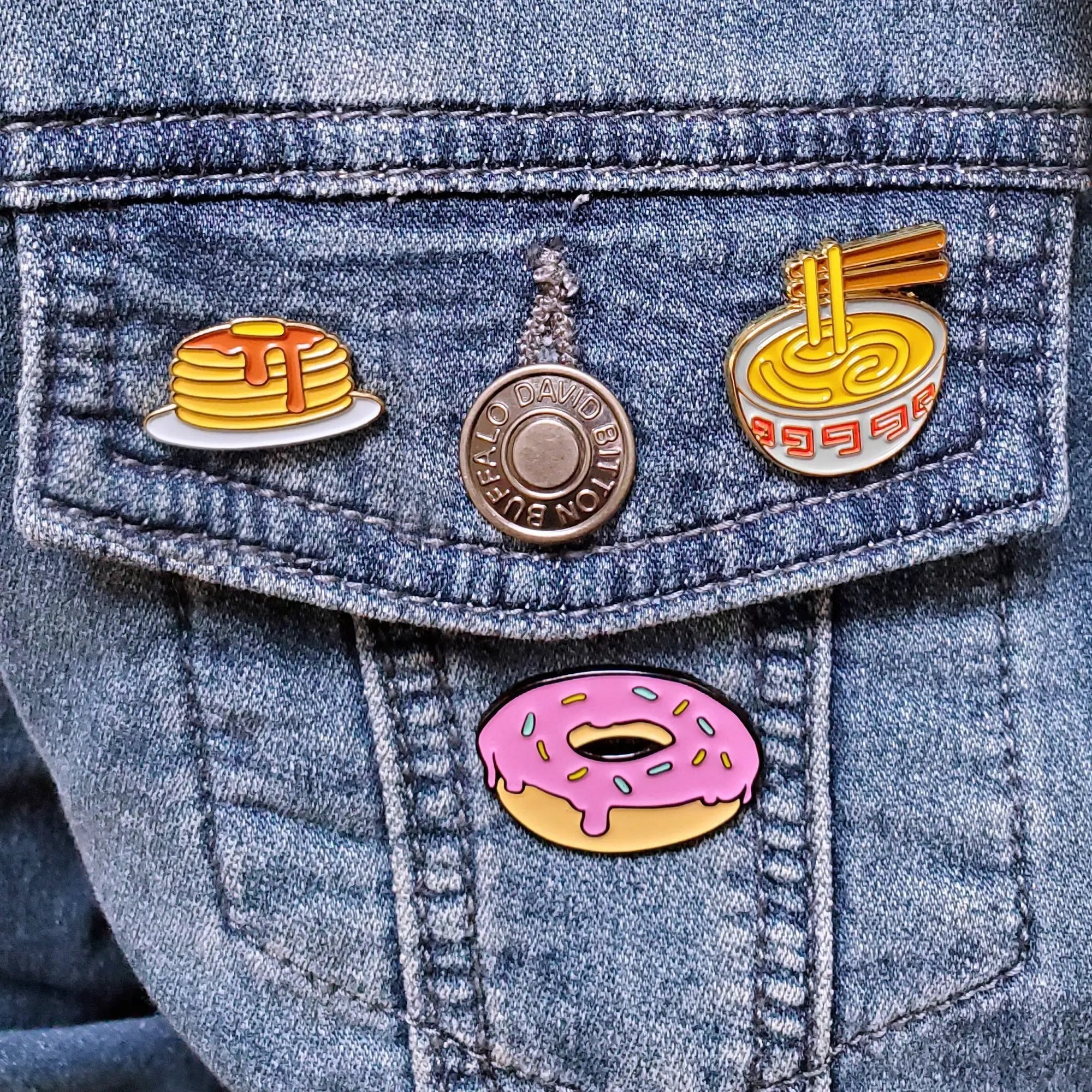 Kolorspun ramen pin featuring colorful, detailed ramen bowl design, perfect for pin collectors and food enthusiasts.