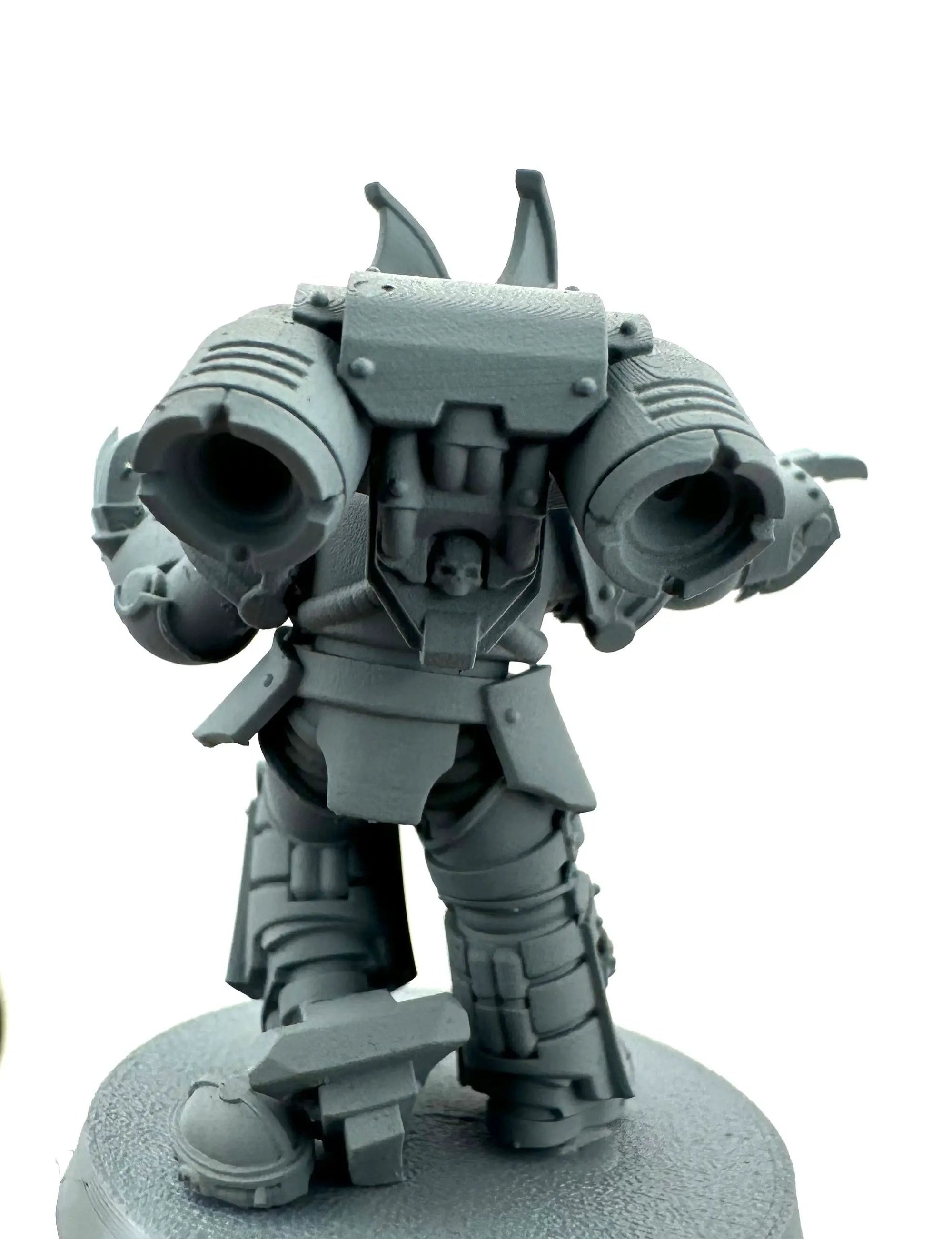 3D printed Noctis Horror Justicar miniature by DakkaDakka Miniatures, featuring detailed armor and menacing weaponry, by Last Hope Miniatures.