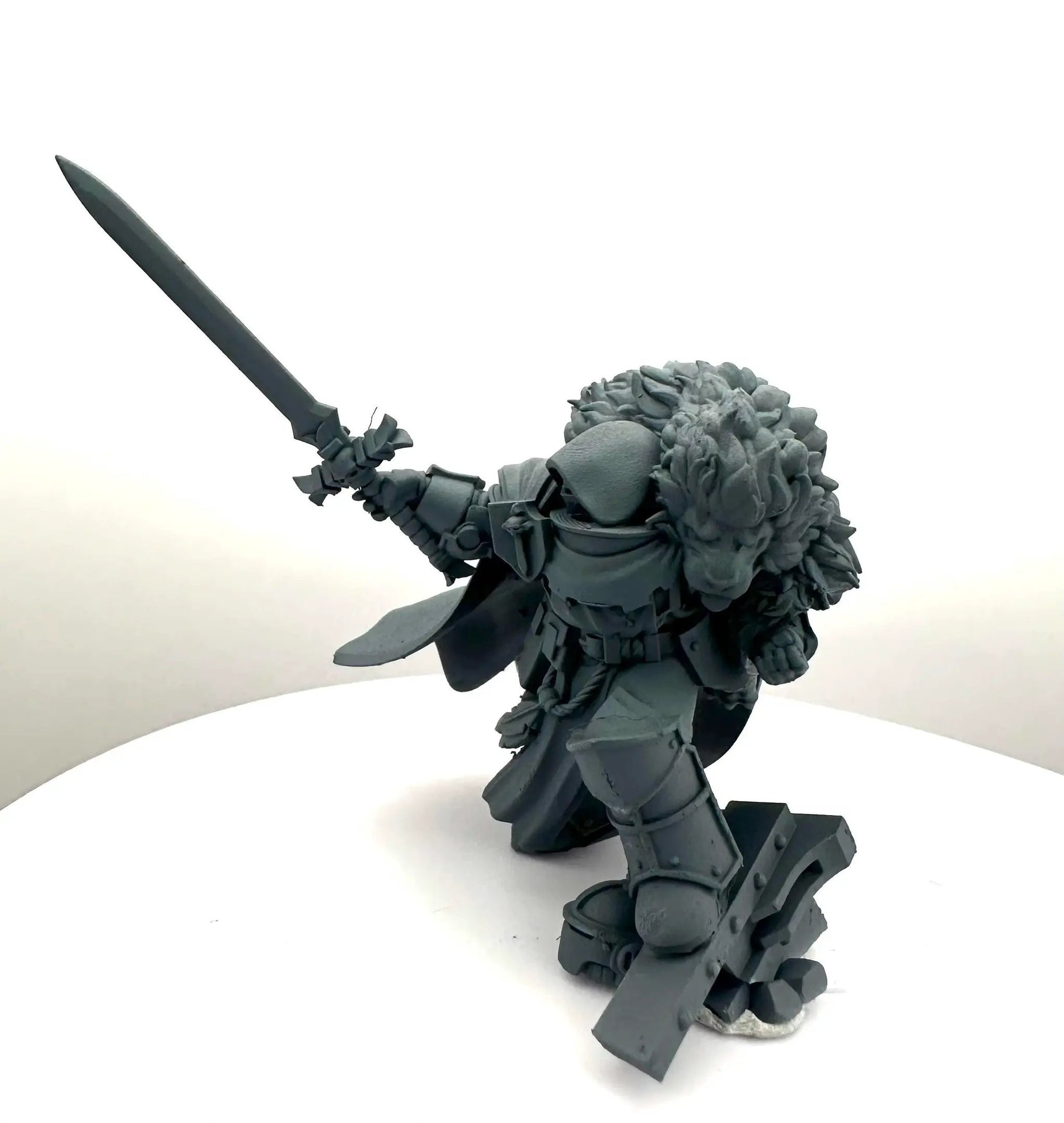 3D printed Richard the Lion Heart miniature by DakkaDakka Miniatures, crafted by Last Hope Miniatures, showcasing detailed medieval armor.