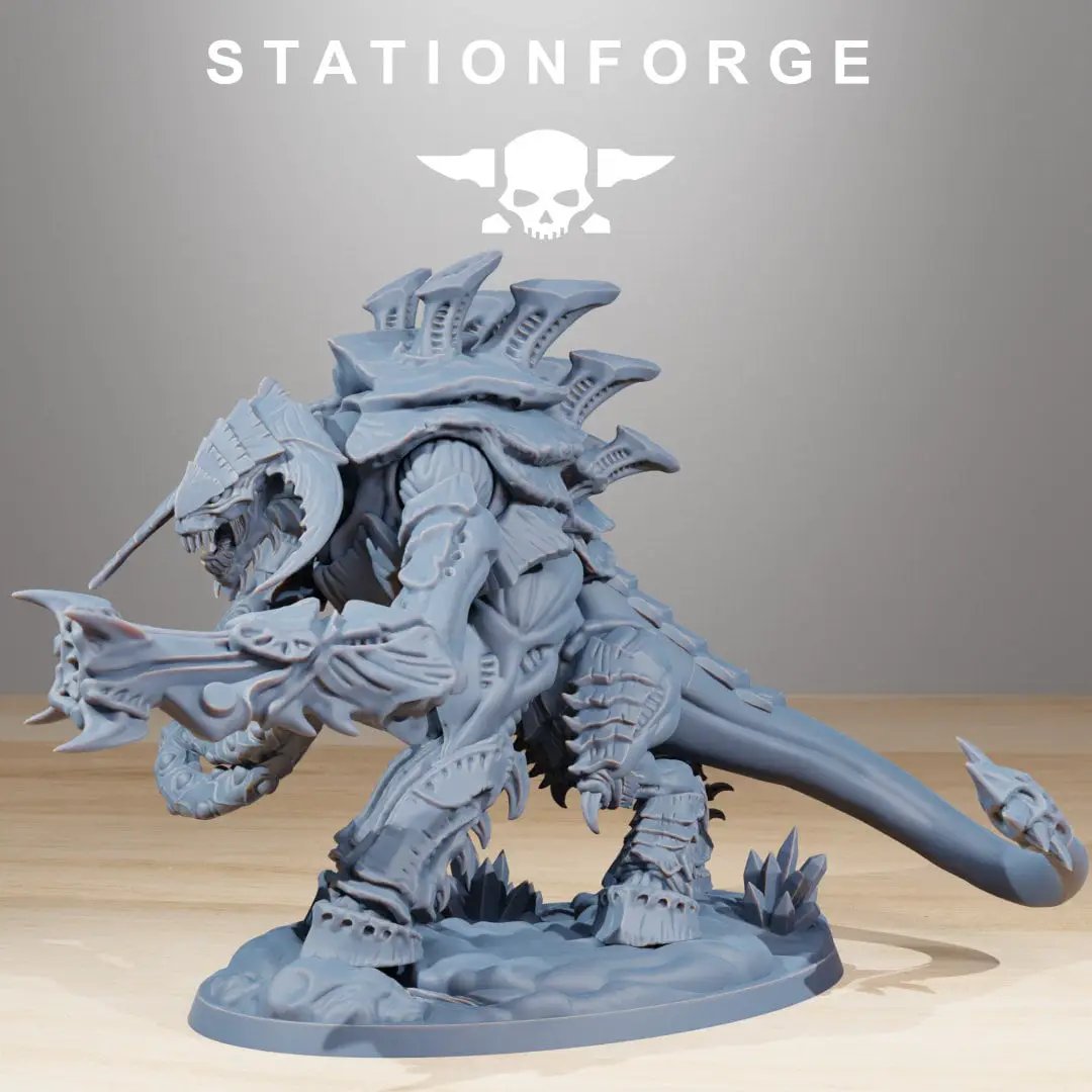 3D printed Xenarid Necrothorn miniature by StationForge for Last Hope Miniatures, detailed sci-fi creature with spiked armor and alien features.