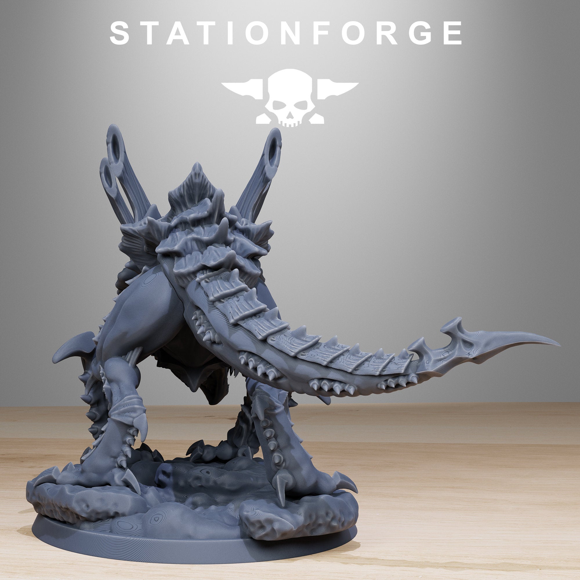 3D printed Xenarid Predator miniatures by StationForge for Last Hope Miniatures, detailed alien creature with advanced armor and weaponry.