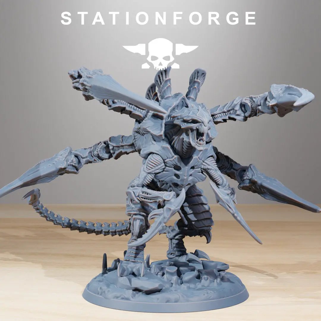3D printed Xenarid Ravager Howler miniature by StationForge Miniatures, featuring detailed alien creature with menacing posture and textured surface