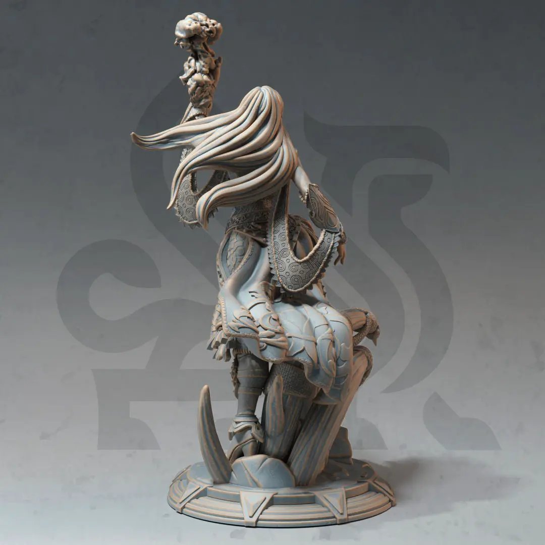 3D printed Elven Illusionist model by DM Stash from Last Hope Miniatures, showing detailed elven character with mystical attire.