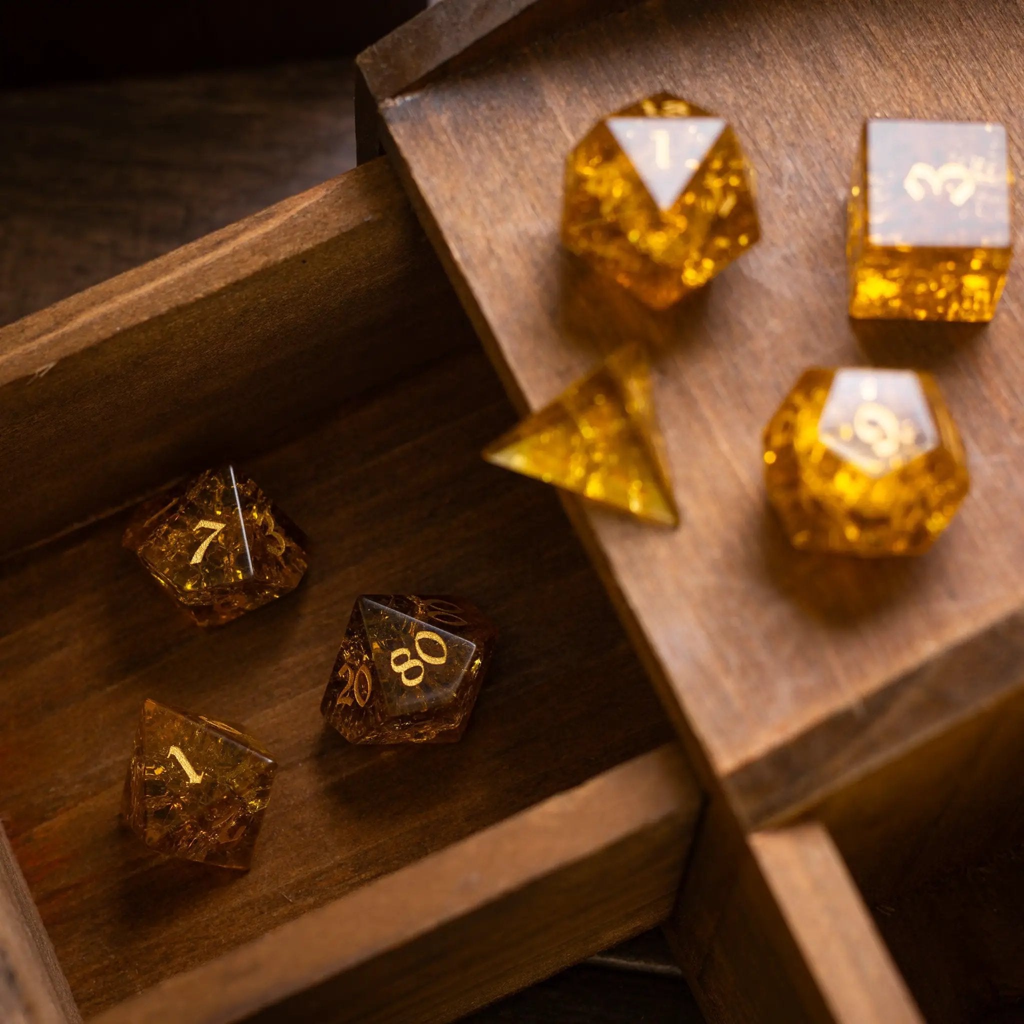 Runic Dice gold honey lightning cracked glass gemstone DND dice set with intricate crack pattern and shimmering finish.
