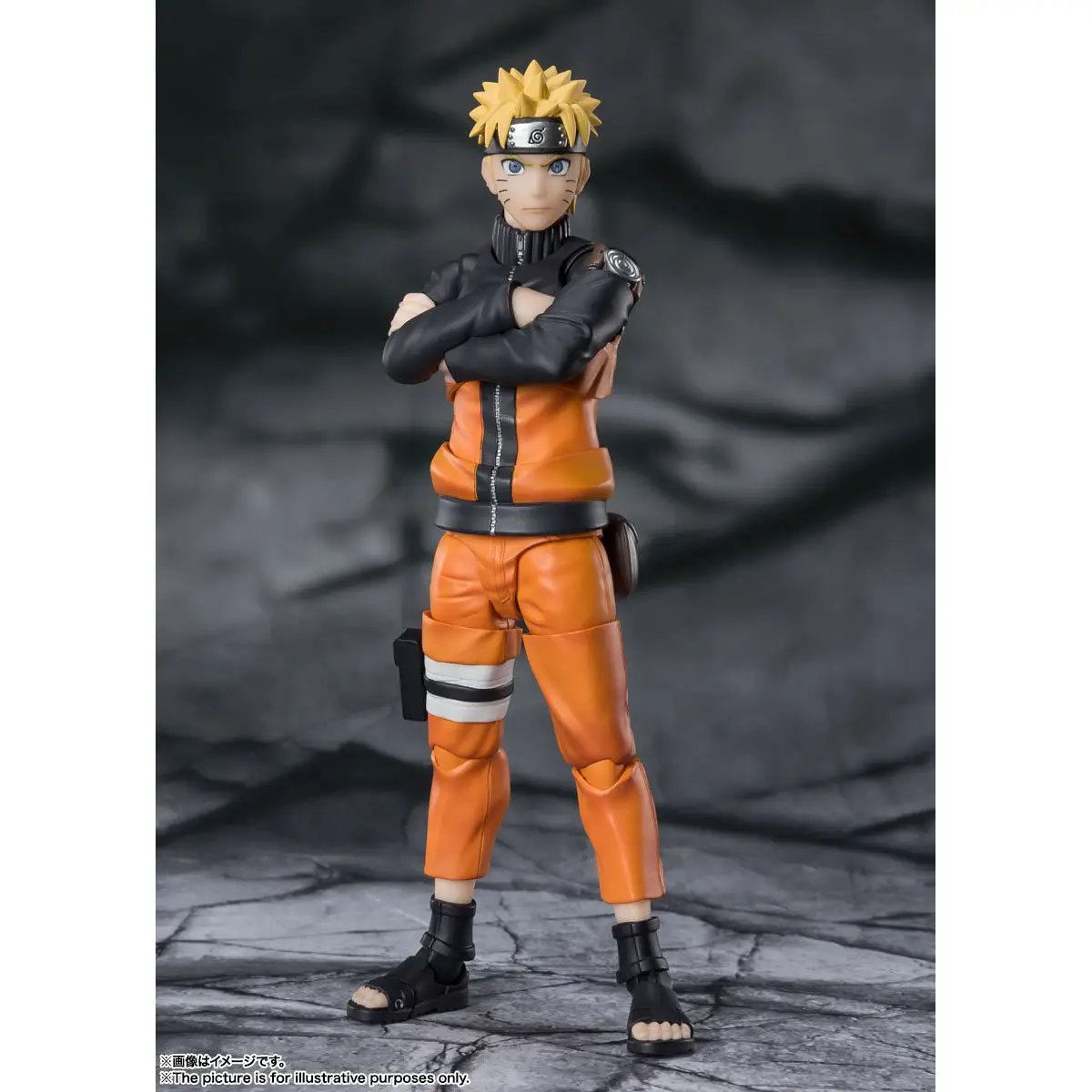 Naruto Shippuden Naruto Uzumaki S.H.Figuarts action figure dressed as Jinchuuriki with orange ninja outfit and headband.